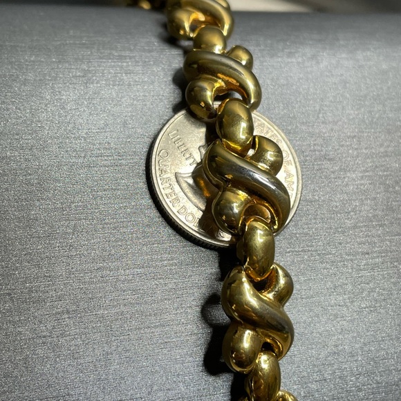 Vintage Kisses Heavy Gold Tone Size 7.25 “KEYES” Bracelet. Fold over clasp - Picture 4 of 7